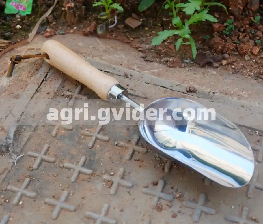 Gvider Fertilizer Scoop
